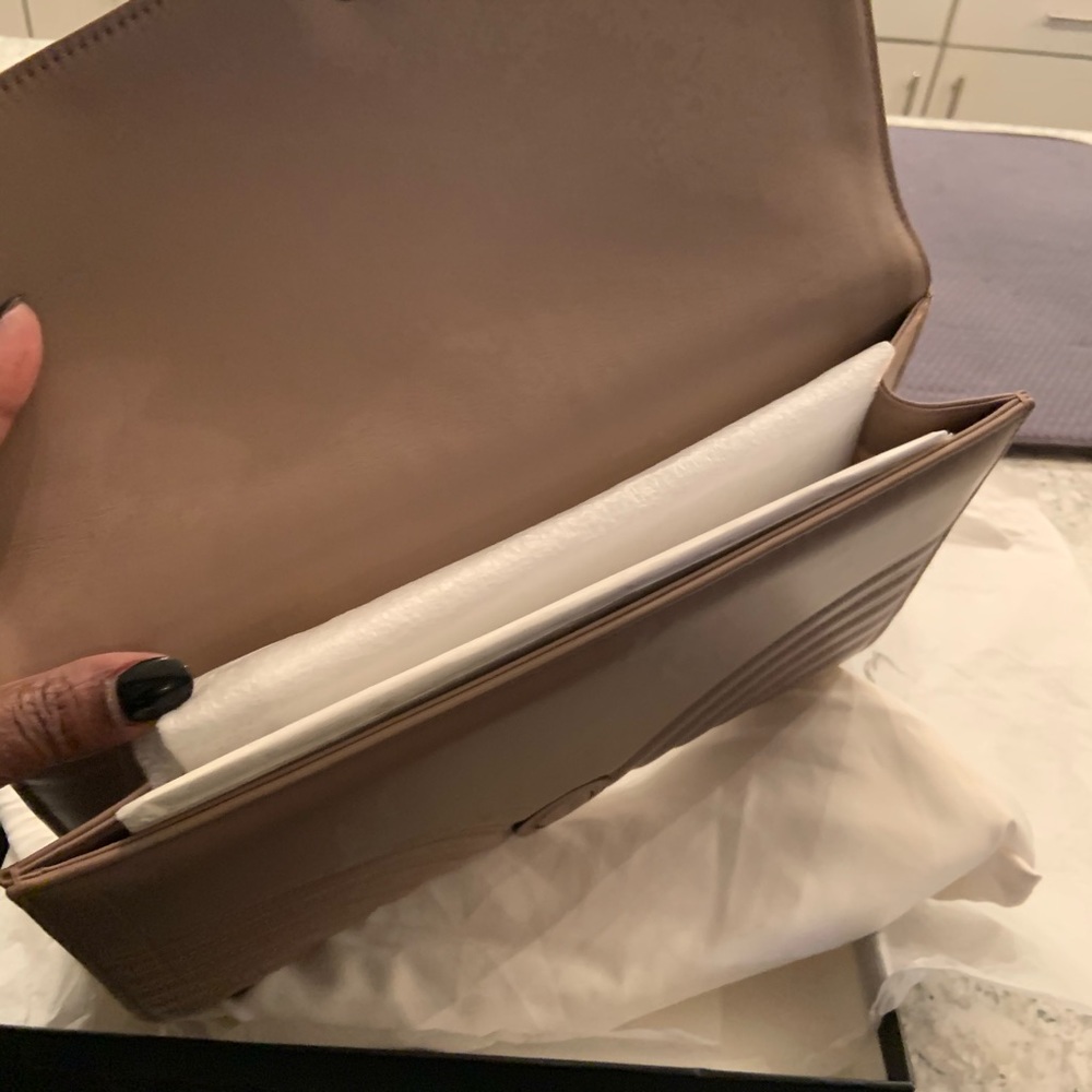 Gucci GG Clutch - Picture 4 of 9